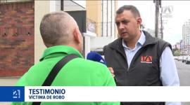 El hecho se registró en el sector Obrero Independiente, donde los implicados se llevaron el vehículo estacionado en un rápido accionar. Un reportaje de Gustavo Jaramillo