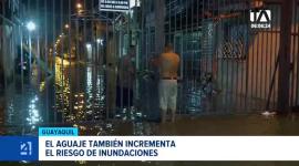 Sectores del norte de Guayaquil enfrentan estragos por acumulación de agua en zonas bajas, mientras habitantes del Suburbio sufren afectaciones por la coincidencia con el aguaje. Un reportaje de Ever Moreira