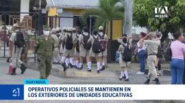 Las fuerzas del orden intensifican la vigilancia en los entornos escolares ante el acecho de las bandas criminales para reclutar a jóvenes. Especialistas analizan medidas de protección para los estudiantes. Un reportaje de Paula Kuhn