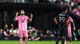 El delantero argentino del Inter Miami, Lionel Messi (n.º 10), celebra tras marcar un gol durante un partido de la temporada regular de la Major League Soccer (MLS).
