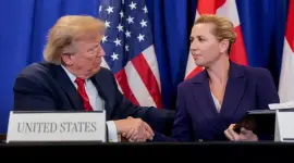 Donald Trump, Mette Frederiksen durante la firma del acuerdo de seguridad entre EE.UU. y Groenlandia