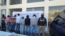 Diez personas fueron detenidas durante cinco allanamientos en Quito contra una presunta estructura de Los Lobos vinculada al robo de vehículos y secuestro extorsivo.