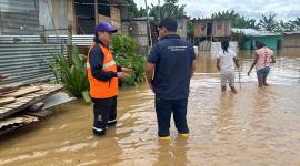 Equipos de Gestión de Riesgos permanecen desplegados en varias provincias para atender inundaciones, verificar puntos críticos y apoyar a las familias afectadas por las lluvias.