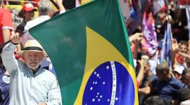 El presidente y candidato presidencial de Brasil, Luiz Inácio Lula da Silva, durante un mitin de campaña en el barrio de São Miguel Paulista.