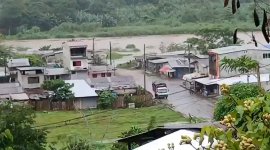 Unas 60 familias buscan ponerse a salvo tras inundaciones en Esmeraldas