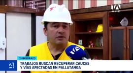 Equipos técnicos ejecutan labores de contención de erosión y recuperación de calzada para mitigar riesgos ante eventuales crecientes de ríos en la provincia de Chimborazo. Un reportaje de Gustavo Jaramillo