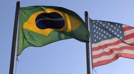 Banderas de Brasil y Estados Unidos juntas.