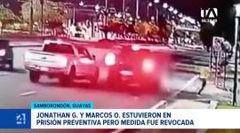 El abogado de uno de los procesados afirmó que los ocupantes del vehículo exigieron detener la marcha tras el impacto en la vía a Samborondón, pero el conductor se dio a la fuga. Un reportaje de Camila Guevara