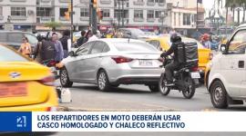 Tras su publicación en el Registro Oficial, la normativa impone nuevos requisitos operacionales y de seguridad para las entregas a domicilio en motocicletas. Un reportaje de Paula Kuhn