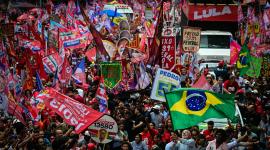 El presidente de Brasil, Luiz Inácio Lula da Silva durante un recorrido de campaña por el centro de Río de Janeiro