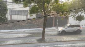 Fuerte lluvia con granizo en el norte de Quito este domingo 4 de octubre de 2026.