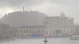 Las intensas lluvias de este domingo en Quito coincidieron con el tradicional Cordonazo de San Francisco.
