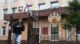 A woman leaves the grounds of the headquarters of Russia's consumer and health watchdog Rospotrebnadzor in Moscow on October 5, 2026. Russian officials on October 5, 2026 downplayed reports that a laboratory technician in Siberia had died of plague, insisting the situation was under control and that post-mortem tests had not found traces of the disease. (Photo by