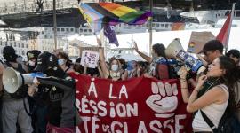 Los manifestantes marchan al margen del bloqueo nacional de estudiantes de secundaria en Marsella, al sur de Francia, el 5 de octubre de 2026.