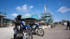 Las autoridades recorrieron la refinería de La Libertad este lunes 5 de octubre.
