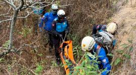 Agentes de criminalistica recuperaron el cuerpo de Joselyn Oña en las inmediaciones del río Chiche.