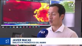 Tras un domingo lluvioso en la capital, se esperan mañanas soleadas con radiación intensa. En provincias como Esmeraldas, Manabí y Guayas continuará la presencia de precipitaciones. Un reportaje de Stephany Paz