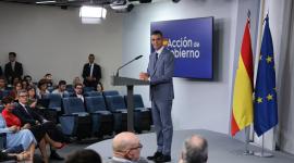 El presidente del Gobierno español, Pedro Sánchez, ofrece una rueda de prensa tras una reunión del Consejo de Ministros, un día después de anunciar elecciones generales anticipadas.