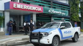 Policía Nacional custodia una clínica en Guayaquil donde es atendido el alcalde Aquiles Álvarez.