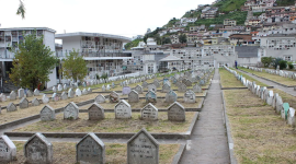 Un extranjero fue detenido tras realizar disparos en el cementerio de San Diego, ubicado en el centro de Quito.