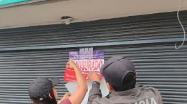 Arcsa clausuró una farmacia en el centro de Loja.