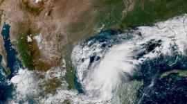 El huracán se ubica a 525 km de la desembocadura del río Misisipi