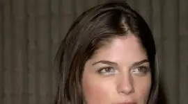 Selma Blair es una actriz estadounidense que ha trabajado en diversos tipos de papeles en el cine y en el teatro.