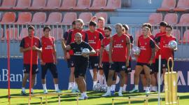 ugadores del Atlético de Madrid participan en una sesión de entrenamiento en la víspera del partido de fútbol de la segunda jornada de la fase de liga de la UEFA Champions League entre el Club Atlético de Madrid