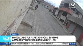 El hecho ocurrió en el sur de Quito, donde vecinos indignados aseguraron estar cansados de la constante inseguridad y asaltos en la zona. Un reportaje de Gustavo Jaramillo