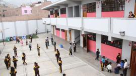 Keiko Fujimori anunció nuevas reglas de disciplina y presentación para los colegios públicos de Perú.