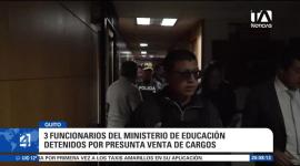 El ministro John Reimberg confirmó la aprehensión de los implicados, quienes cobraban entre 1 500 y 5 000 dólares por gestionar puestos docentes. Un reportaje de Estefanía Vaca
