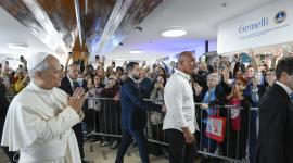 El Papa León XIV fue sometido a una cirugía en para extirparle un nódulo en el pulmón.