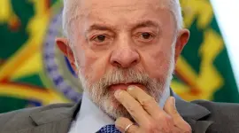 Tras la votación, un grupo de senadores entonó cánticos en favor de Luiz Inácio Lula da Silva.