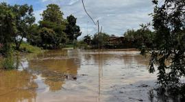 El río San Pablo se reportó desbordado en Babahoyo, provincia de Los Ríos, en el sector de Clemente Baquerizo y la vía Montalvo.