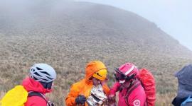 Bomberos del cantón Mejía trabajaron en el rescate de los andinistas.