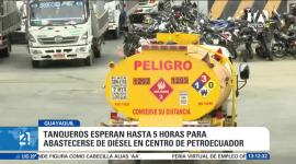 Conductores reportan esperas de hasta cinco horas en las terminales de Petroecuador, sin un pronunciamiento oficial sobre las causas del desabastecimiento. Un reportaje de Bernarda Cevallos