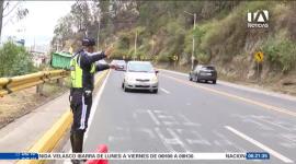 Autoridades de tránsito señalan que la combinación de feriados, festividades de fin de año y factores climáticos incrementan los accidentes en la capital, por lo que refuerzan controles. Un reportaje de María Gracia Chacón