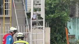 Cuerpo de bomberos asistiendo la emergencia en Guayaquil.