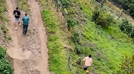 Comuneros de Cochapamba, en Saquisilí, recorren el páramo para ahuyentar a perros ferales que estarían atacando a sus ovejas.