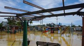 Tenguel, Guayas, lunes 19 de octubre del 2026La fuerte lluvia que cayó desde la noche de ayer, dejaron familias afectadas y varias calles anegadas en el sector de Virgen del Cisne, en Tenguel, parroquia del Guayaquil.Fotos: César Muñoz/ API  Fotos:César Muñoz/API
