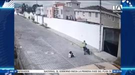 El sujeto utilizaba una mochila de delivery y una motocicleta para abordar a su víctima en la zona de Valle de los Chillos, incrementando el temor entre los residentes del sector. Un reportaje de Gustavo Jaramillo