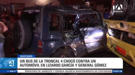 El autobús que cubría la ruta Samanes chocó contra una motocicleta que lo interceptó en el cruce de la ciudadela Los Guayacanes. Un reportaje de Ever Moreira