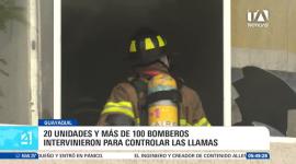 La emergencia movilizó a 100 bomberos para controlar las llamas, la propagación se aceleró rápidamente debido a la gran cantidad de material inflamable almacenado en el inmueble. Un reportaje de Camila Guevara