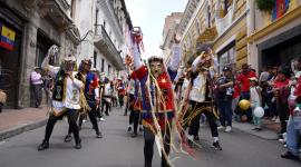 Los desfiles en las principales calles de Quito son de los principales eventos por las fiestas de Quito.