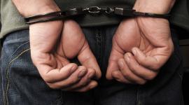 El Ejército Ecuatoriano informó que sospechosos amedrentaban con réplicas de armas y cuchillos para robar y extorsionar en el sur de Quito.