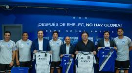 El cuerpo técnico de la Selección de Ecuador en su visita a Emelec