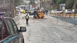 Las fuertes lluvias y la granizada afectaron la circulación vehicular en varios sectores de Quito este jueves 22 de octubre.