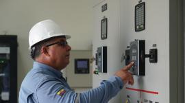 Gobierno elimina restricciones eléctricas a grandes consumidores y alista plan financiero