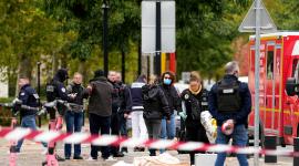 Policía levanta el cuerpo de un hombre tras un tiroteo en París.