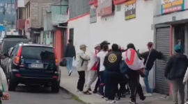 La previa del duelo entre Liga de Quito y Macará estuvo marcada por incidentes en los exteriores del estadio Rodrigo Paz Delgado.